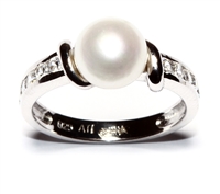 Fashionable Freshwater Pearl Ring