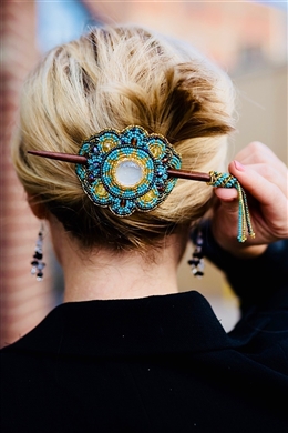 Barrette Crystal Oval w/ Wooden Rod in Turquoise/Gold