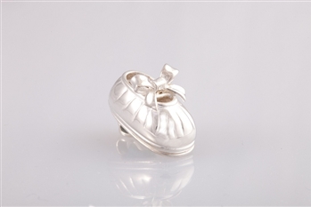 baby shoe pendant, first steps