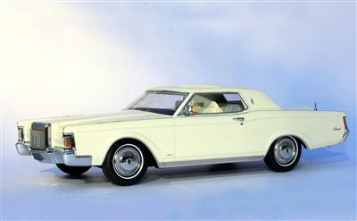 1971 Lincoln Continental Mark III Platinum Edition Triple White 1:24