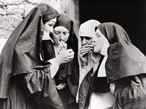 1170 BD Nuns smoking