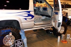 N-Fab's Wheel-to-Wheel Nerf Steps for '92-'99 Chevy/GMC Blazer/Tahoe 2-Step