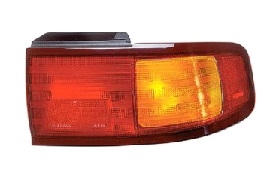 1995-1996 TOYOTA CAMRY TAIL LAMP 2/4 DOOR RH (PASSENGER)