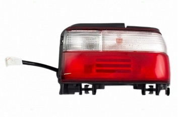 1996-1997 TOYOTA COROLLA SEDAN TAIL LAMP RH (PASSENGER)