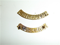 c0251p WW2 Civilian Photographer metal shoulder British style emblem pair A3B12