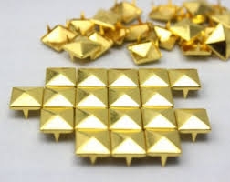 Pyramid Metal Studs - 40ss / 8.5mm