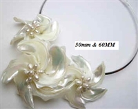 20670-1-2 MOP 3 flowers Pendant with Cable Necklace