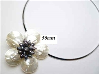 20670-11-12 MOP 1 flower pendant with Cable Necklace