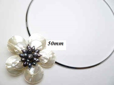 20670-11-12 MOP 1 flower pendant with Cable Necklace