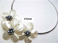 20670-3-7 MOP 3 flowers Pendant with Cable Necklace