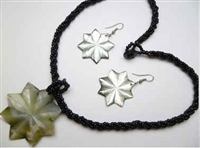 30391-12 Sea Shell Pendant w/Sea Beads Necklace& Earring Set