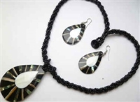 30391-14 Sea Shell Pendant w/Sea Beads Necklace& Earring Set