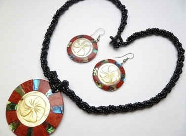 30391-19 Sea Shell Pendant w/Sea Beads Necklace& Earring Set