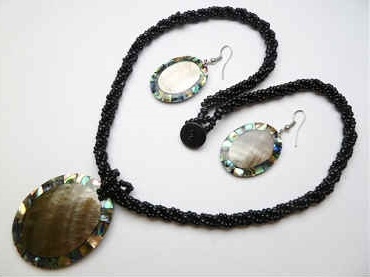 30391-26 Sea Shell Pendant w/Sea Beads Necklace & Earring Set