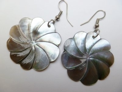 33372-17 MOP Shell Earring