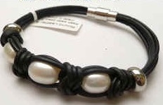 68047 Leather Bracelet with Fresh Water Pearl