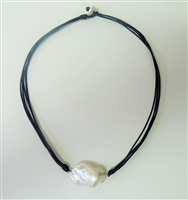 Marbi Pearl Pendant with Leather necklace 18"