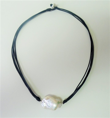 Marbi Pearl Pendant with Leather necklace 18"