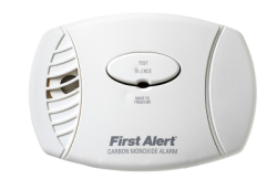 BRK Electronics First Alert CO605B 120V AC/DC Plug-in with 2 AA Batteries Backup Electrochemical Carbon Monoxide (CO) Alarm