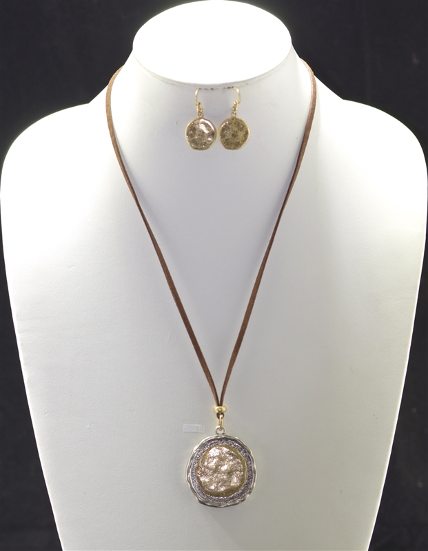 AS5869 HAMMERED CIRCLE SUEDE NECKLACE SET