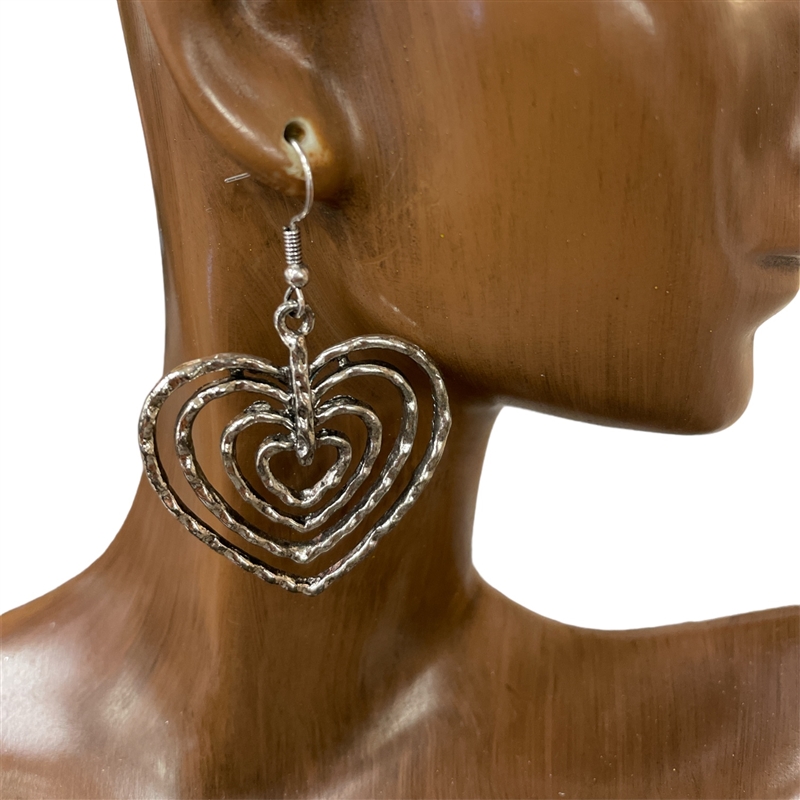 CE4008 HAMMERED HEART EARRINGS