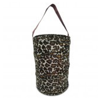 Leopard bath caddy.