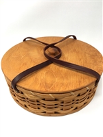 Beautiful Amish-made covered pie basket. This basket is completely handmade by Sara and Lydia, two lovely Amish ladies located in southern Minnesota.