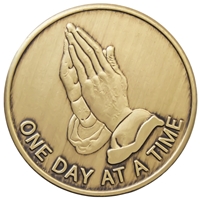 <!010>Praying Hands - Serenity Prayer Medallion - Bronze