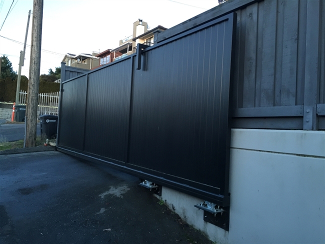 Cantilever Slide Gate with Nice Robus 400