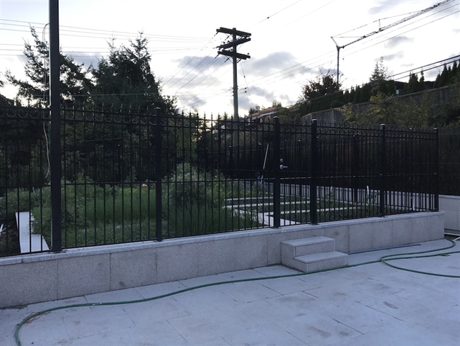 Aluminum Fence with spay in 6 feet high