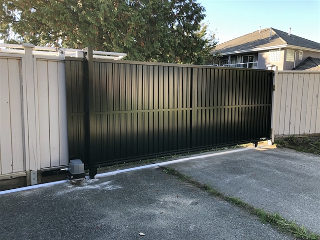 privacy solid panel sliding gate with 3bm opener