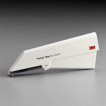 3M PRECISE Vista Disposable Skin Stapler, 15 Wide Staples, 6/box, 4 box/case. MFID: 3996