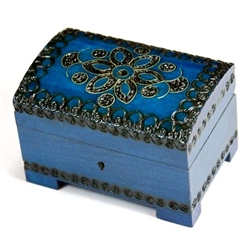 This beautiful locking box is made of seasoned Linden wood, from the Tatra Mountain region of Poland.  The skilled artisans of this region employ centuries old traditions and meticulous handcraftmanship to create a finished product of uncompromising quali