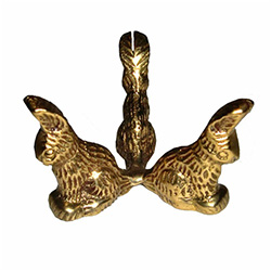 Show your egg in style! with this brass-colored three-bunny goose-egg display stand.