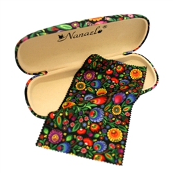 A traditional floral paper cut design from Lowicz on a standard size eye glass case with a matching glass cleaning cloth.