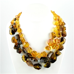 Bozena Przytocka is a designer of artistic amber jewelry based in Gdansk, Poland.   Here is a beautiful example of her ability to blend different shades of amber and aquamarine to create a stunning necklace.