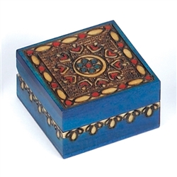 This bright box is decorated with a floral heart design and vibrant aquamarine finish.