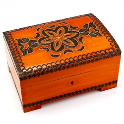 This beautiful locking box is made of seasoned Linden wood, from the Tatra Mountain region of Poland.  The skilled artisans of this region employ centuries old traditions and meticulous handcraftmanship to create a finished product of uncompromising quali