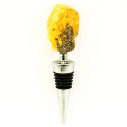Modern design chrome-plated wine stopper with a large chunk of highly-polished honey amber at the top.  Soft-rubber segmented gasket ensures a tight seal in the neck of the bottle.