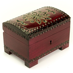 This beautiful locking box is made of seasoned Linden wood, from the Tatra Mountain region of Poland. The skilled artisans of this region employ centuries old traditions and meticulous handcraftmanship to create a finished product of uncompromising qualit