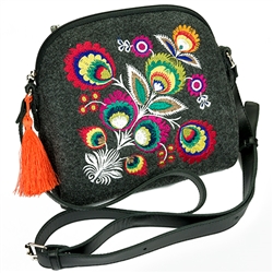 A small neat purse made of dark felt, which is characterized by high durability, as well as a robust leather strap with adjustable length. Despite the small size this handbag has a surprising capacity. The main decoration is a colorful embroidered Lowicz