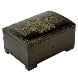 This beautiful locking box is made of seasoned Linden wood, from the Tatra Mountain region of Poland.  The skilled artisans of this region employ centuries old traditions and meticulous handcraftmanship to create a finished product of uncompromising quali