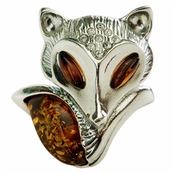 This is a large adjustable ring. Fits a size 8 comfortably as is but can be expanded or contracted to fit larger or smaller size fingers. Once adjusted it should not be readjusted as silver is brittle. Fox size is approx 1.25" x 1.25".