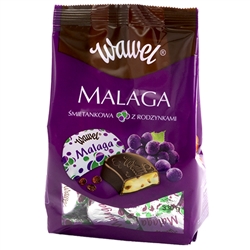 Discover the sweet nature of Malaga and their ideal proportions of the perfect ingredients. Malaga’s unique character owes to its dark chocolate shell and thick filling, topped off with the sunny radiance of raisins inside.