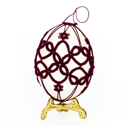 This beautifully designed chicken egg is painted silver and surrounded in a tatted design.
Ready to hang.