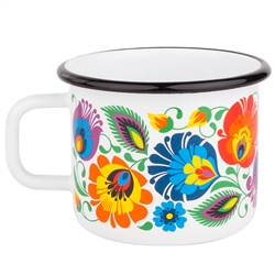 Enameled mugs are a return to your roots. Every grandmother had or even still has enamel pots because they are very durable. Decorated in a traditional Lowicz floral pattern.