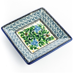 Pattern designed by Wirginia Cebrowska. The artist has been connected with the Artistic Handicraft Cooperative "Artistic Ceramics and Pottery" since 2001. Since 2010 she has been a pattern designer. Signature Series Pattern: U4277.