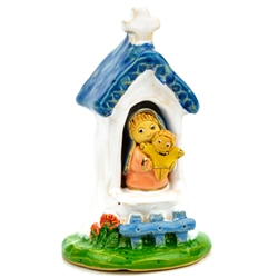 The Polish countryside is home to numerous wayside religious shrines.
Here is our artist's delightful rendition of one dedicated to Mary and Child. Hand made and painted by Polish folk artists Anna and Rajmund Kicman.