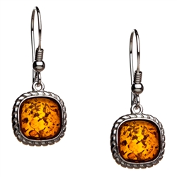 Amber (Bursztyn in Polish) is fossilized tree sap that dates back 40 million years. It comes from all around the world, but the highest quality and richest deposits are found around the Baltic Sea.