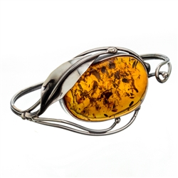 This sterling silver bracelet features a gorgeous oval amber cabochon. Size is 7" diameter. Cabochon size is approx 1" x 1.3".